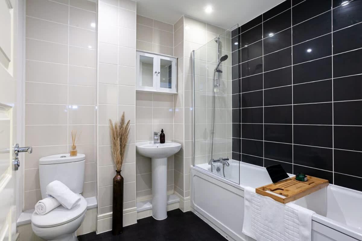 Ambassador House By Truestays - Luxury 4 Bedroom House In Stoke-On-Trent Etruria 外观 照片